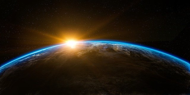 Slunce svítící na Zemi